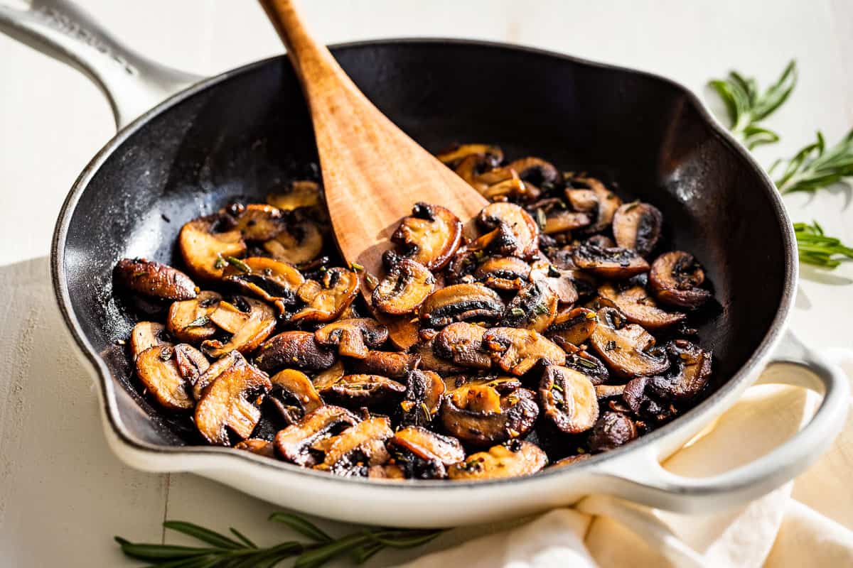 Easy 15-Minute Garlic Butter Sautéed Mushrooms Recipe